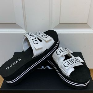GUESS B&W Logo Platform Sandals 8M